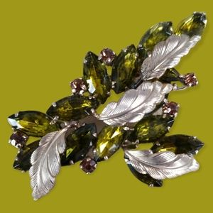 Mid Century Vintage Marquis Rhinestone Leaf Spray Gold Tone Brooch Pin